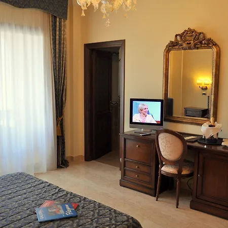 فندق Grand President 4*