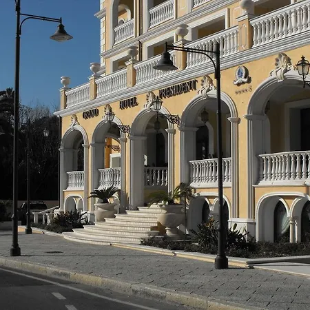 Hotel Grand President 4*