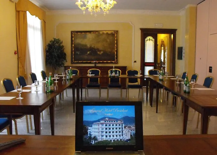 Hotel Grand President 4*