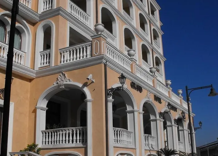 Hotel Grand President 4*