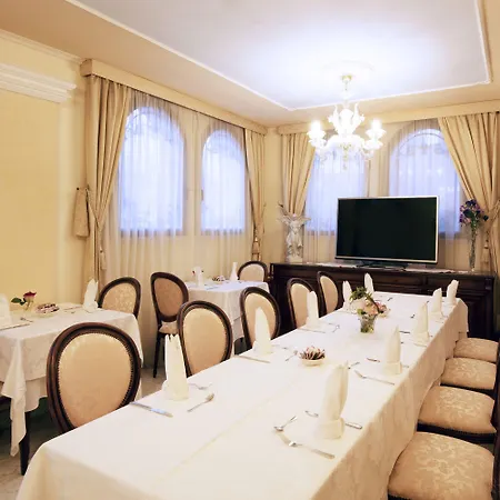 Grand President Hotell 4*