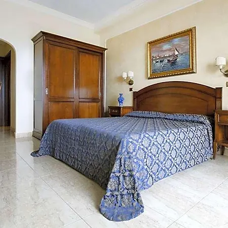 Grand President Hotel 4*