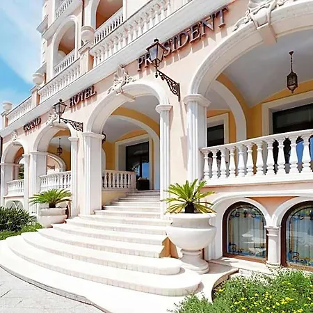 Grand President Hotel 4*
