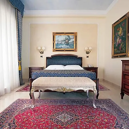 Hotel Grand President 4*