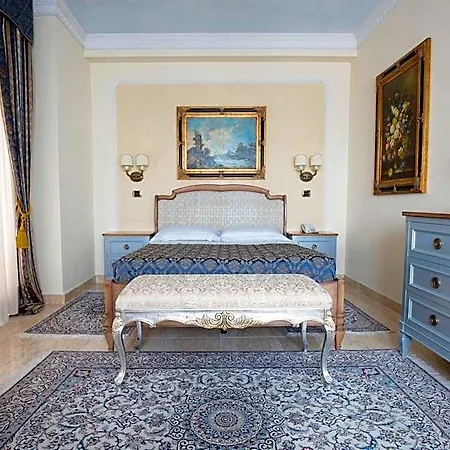 Grand President Hotel 4*