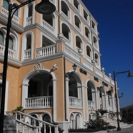 Hotel Grand President 4*