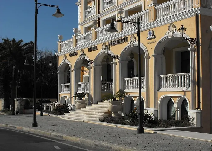 Hotel Grand President 4*